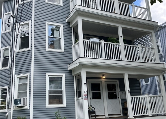 3 beds, 1 bath, $3,200, Unit 1