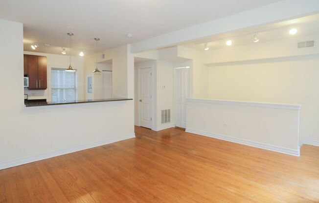 2 beds, 2 baths, 1,140 sqft, $3,150, Unit 3814S-1E
