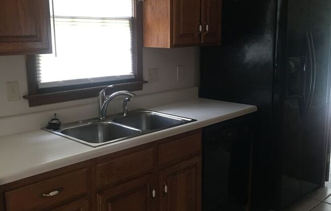 3 beds, 2 baths, $1,600