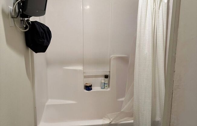 2 beds, 1 bath, 793 sqft, $1,900, Unit 207