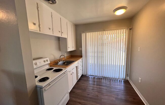 1 bed, 1 bath, 572 sqft, $1,299.5, Unit 1