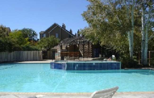 Sunny, South-facing, Boulder Condo for Rent with 2nd Floor Patio at Powderhorn in Gunbarrel.