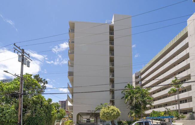 $2200 /1 Bed / 1 Bath /  1 Parking in Keeaumoku