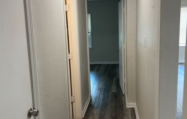 2 beds, 1 bath, $1,100