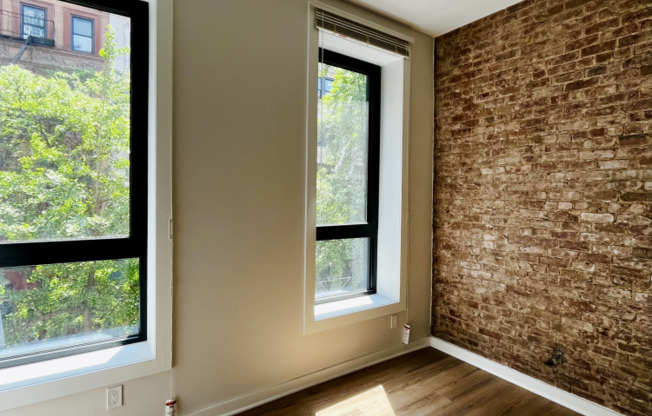 317 W 51 ST