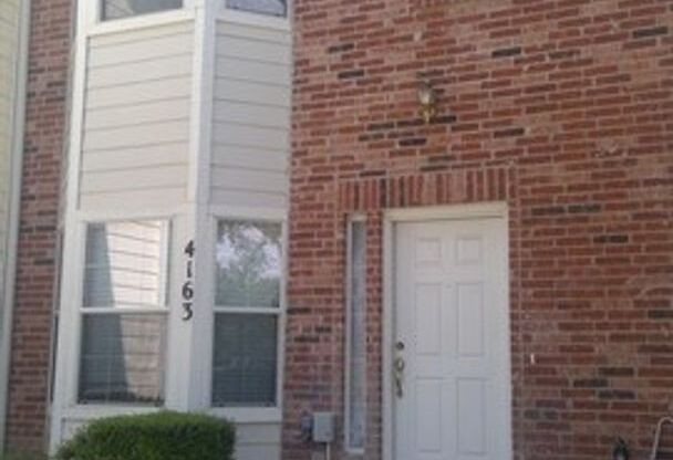 Townhouse near Medical Center in Gated Community