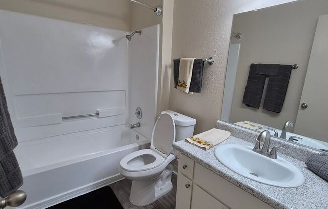 2 beds, 1 bath, 920 sqft, $1,800, Unit 55