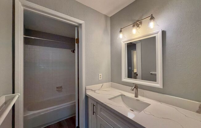 2 beds, 1.5 baths, 870 sqft, $2,295, Unit unit 202