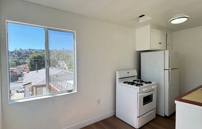 Beautifully Remodeled Apartment in Hyperion Ave., LA