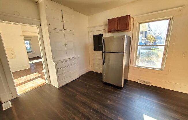 2 beds, 1 bath, 1,100 sqft, $675, Unit Apt 1