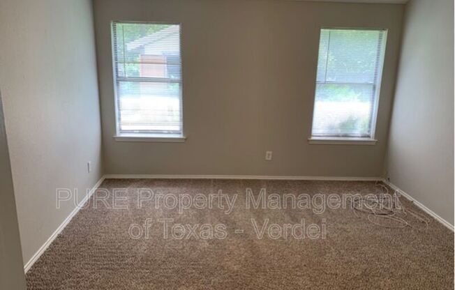 3 beds, 2 baths, 1,300 sqft, $1,795