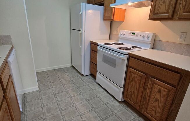 1 bed 1 bath lower unit near Costco