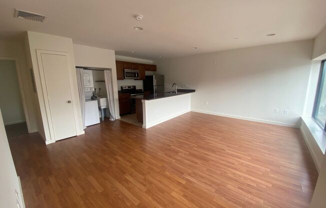 1 bed, 1 bath, 700 sqft, $1,600