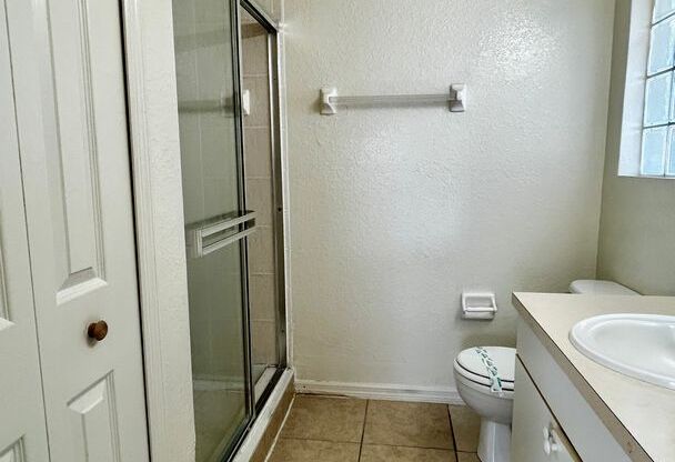 2 beds, 2 baths, $1,500, Unit 7