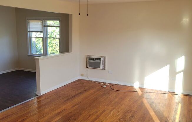 2 beds, 1 bath, $1,500, Unit 7345 South Kedzie Avenue - 3E