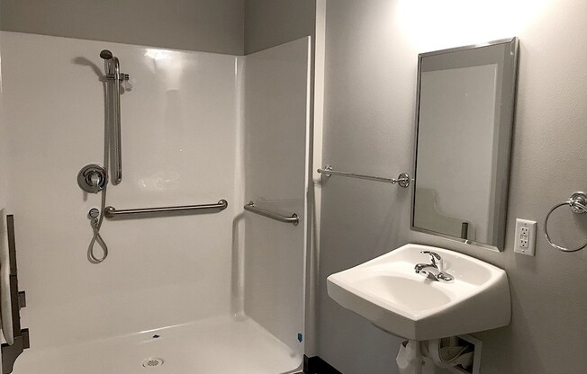 Studio, 1 bath, 305 sqft, $950, Unit 113