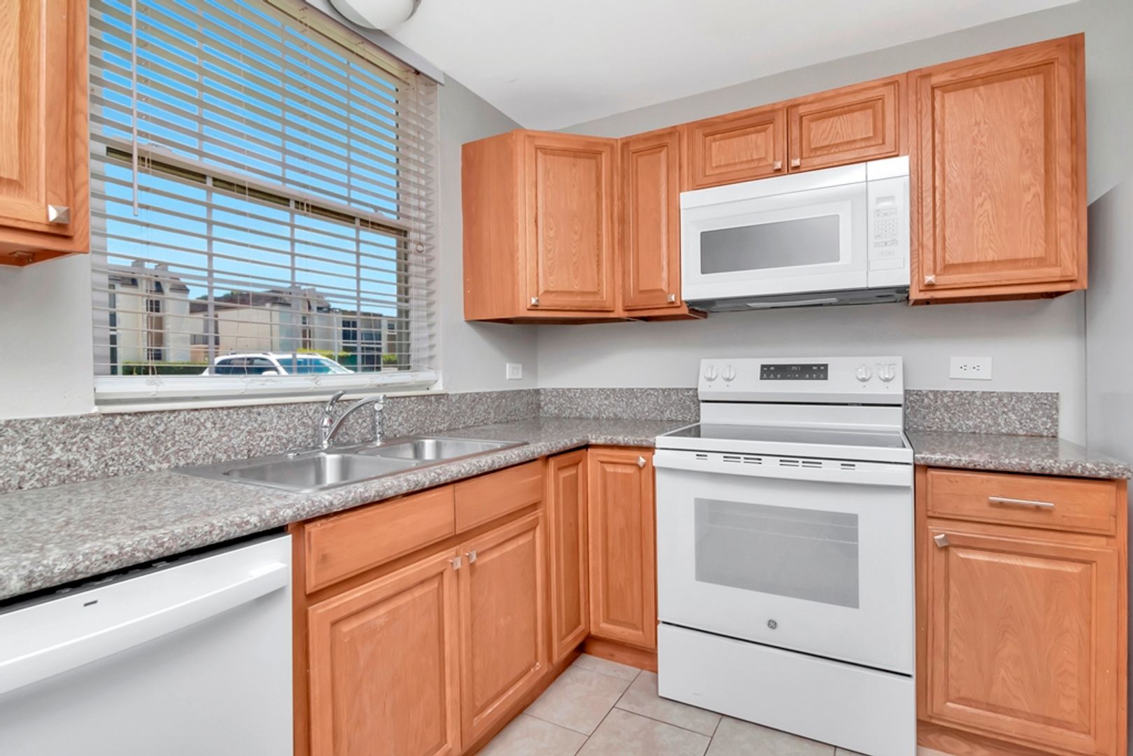 Ground Floor - Corner/End Unit - Upgraded 2/2 for Lease in Brandon, FL.