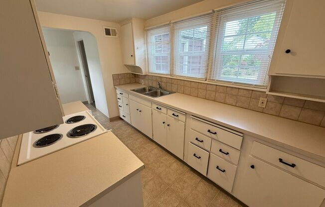 FREE FIRST MONTH'S RENT!!! Super Clean 2 Bed, 1 Bath House Close to OSU Campus!