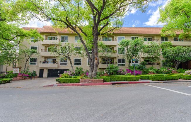 Stunning renovated apartment in the Heart of West Hollywood!