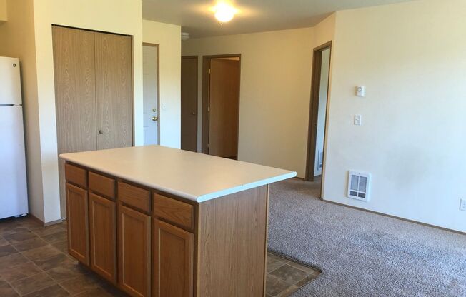 1 bed, 1 bath, 672 sqft, $1,300