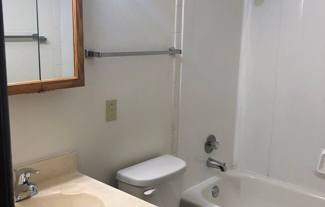 Studio, 1 bath, $595, Unit 31