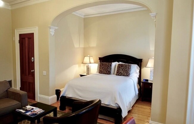 Studio, 1 bath, 395 sqft, $2,300, Unit 2F
