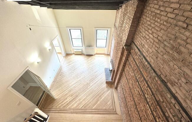331 W 18 ST