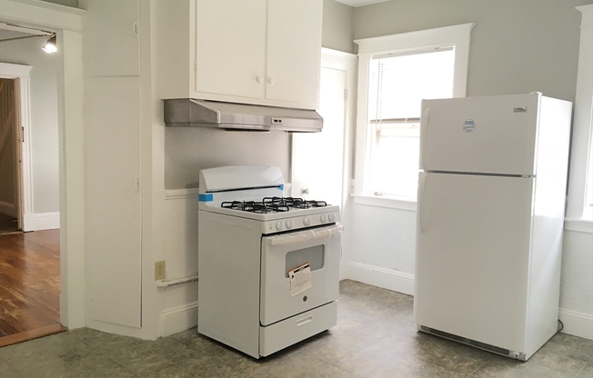 2 beds, 1 bath, 700 sqft, $2,200, Unit 2