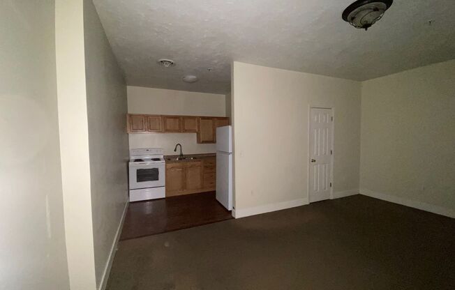 2 beds, 1 bath, $1,100, Unit 2