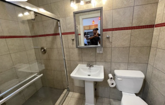 320 W 47th St