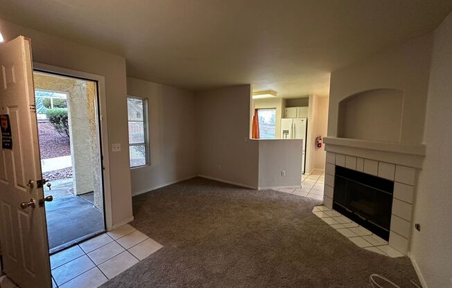 Henderson First Floor Condo - In Gated Community With Pool.