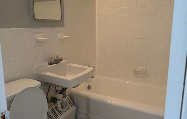 1 bed, 1 bath, 430 sqft, $1,400, Unit 730