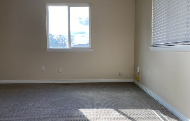 Lovely 3 bed, 2 bath Longmont home - AVAILABLE 11/15