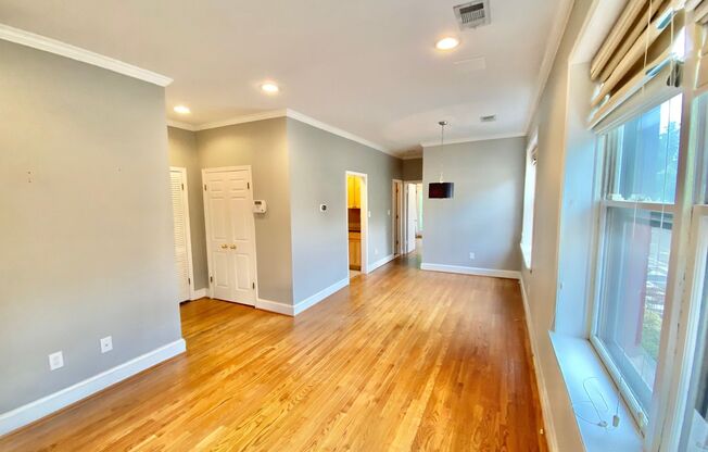 Logan/Dupont 1BR 1BA unit with hardwood floors, W/D and a balcony!