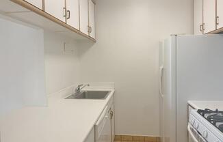 1 bed, 1 bath, 595 sqft, $5,400, Unit 5L