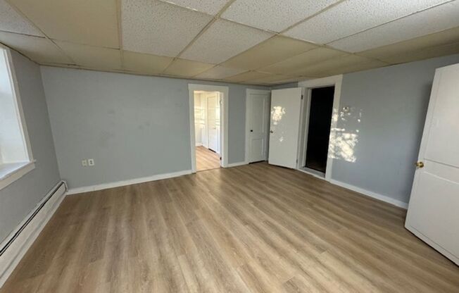 2 beds, 1 bath, $1,250, Unit Unit 9