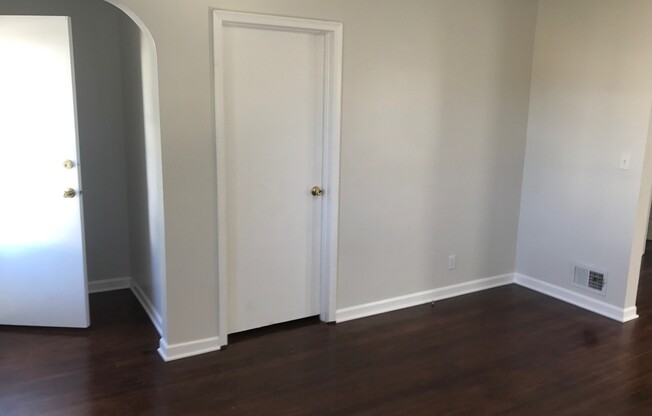 2 beds, 1 bath, $1,100