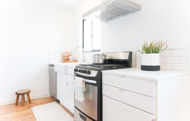 252 S AVE 18