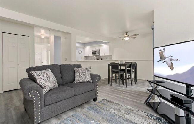 Federal Way Townhome Condo- 2 bedroom 2.5 bathroom, 1 car garage - Available NOW!