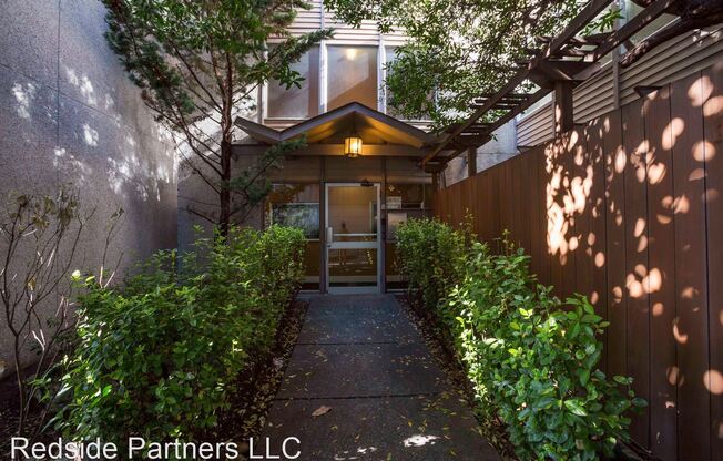 424 Summit Ave East