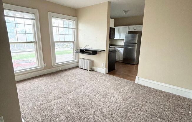 2 beds, 2 baths, $1,295, Unit 206