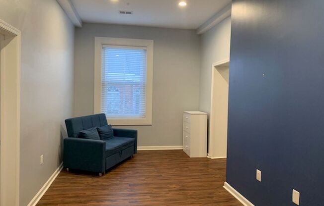 1 bed, 1 bath, 694 sqft, $1,360, Unit 305