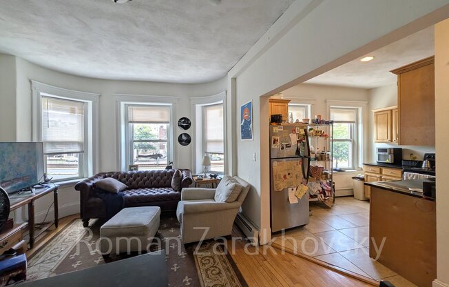 1322 COMM AVE
