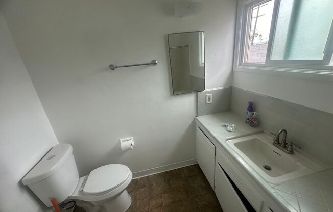 2 beds, 1 bath, $2,700