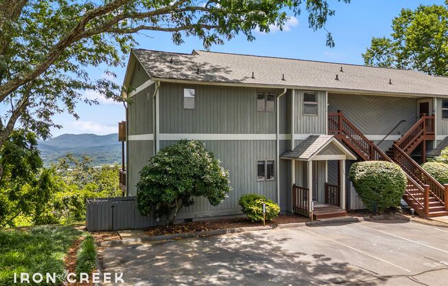 Two-bedroom Condo with Mountain Views near Downtown Asheville
