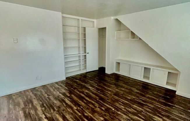 Spacious 2 Bed / 2 Bath Upstairs Apartment in Lemon Grove