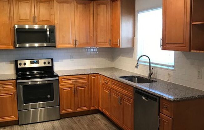 3 beds, 1.5 baths, $1,695, Unit Unit #6