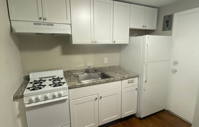 1 bed, 1 bath, 700 sqft, $1,650, Unit 10