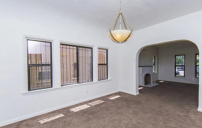 1082 S REDONDO BLVD