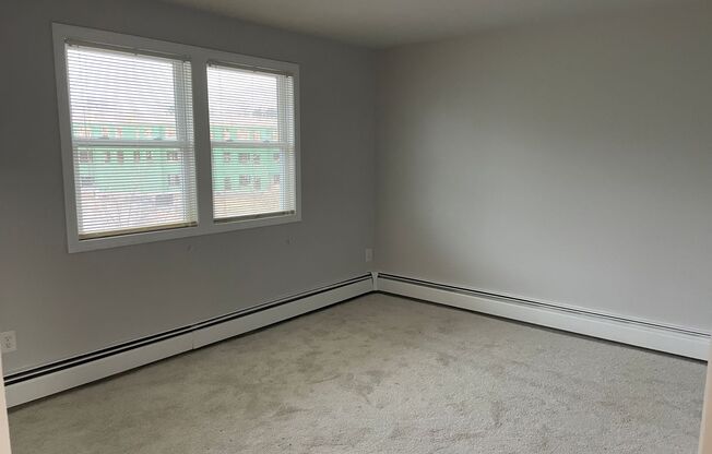 1 bed, 1 bath, 800 sqft, $1,300, Unit 11